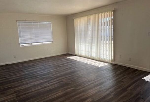 2126-2132 W. Orangewood Ave