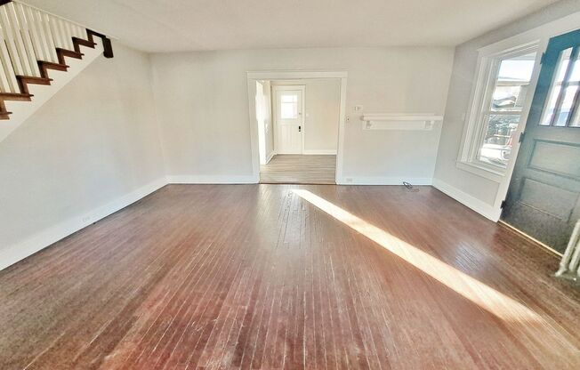 3 beds, 1 bath, $1,435, Unit 8 W Jackson