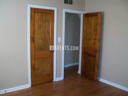 2 beds, 1 bath, $1,050