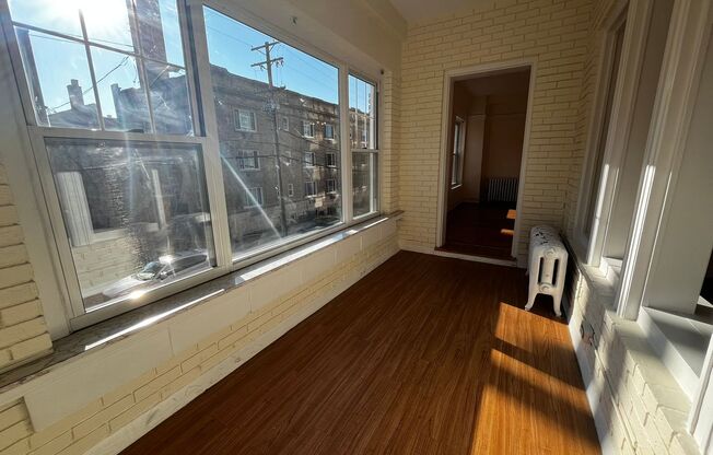 1 bed, 1 bath, 572 sqft, $1,485, Unit Old King Edward 17