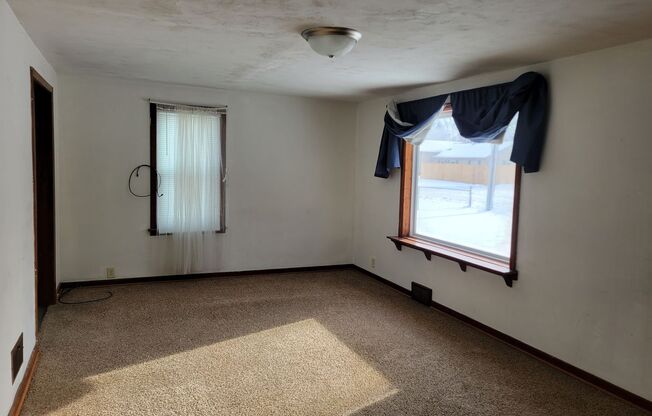 Cute 2br Home with Large Private Yard!