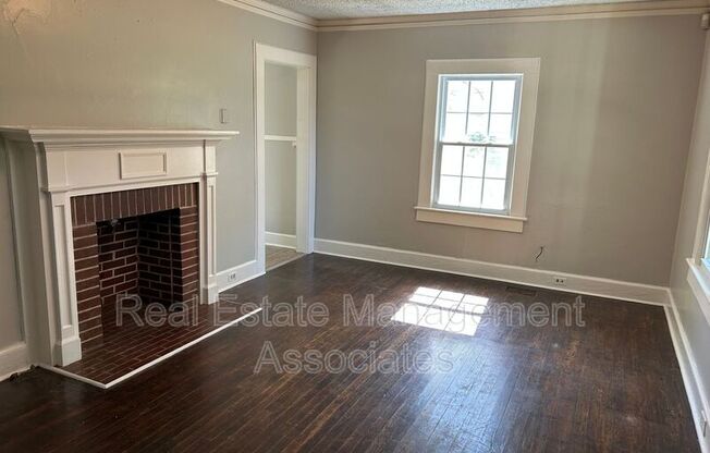 804 W POPLAR ST