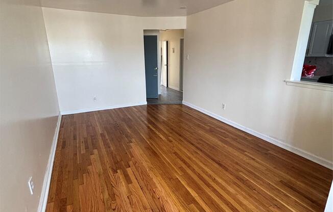 2 beds, 1 bath, 2,563 sqft, $2,500
