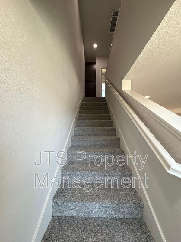 5 OAK MNR WAY