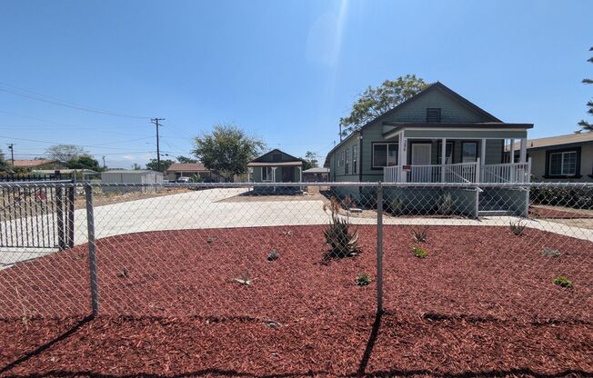 Cozy 1-Bed Home – Fenced Yard, Washer Hookups & More!