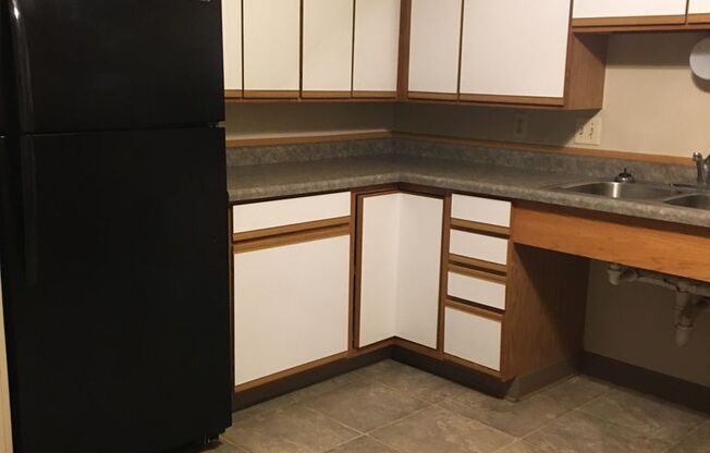 1 bed, 1 bath, 600 sqft, $925, Unit J-3