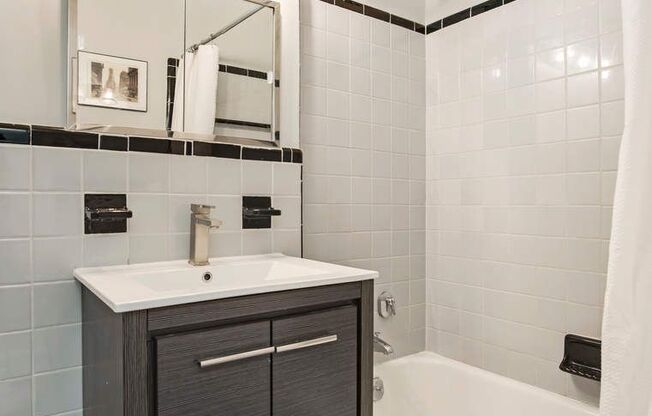 Studio, 1 bath, $3,000, Unit 5J