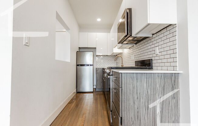 FENWAY 2BED NO FEE ON QUEENSBERRY ST