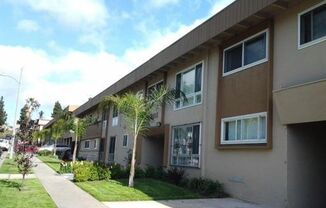 2 BEDROOM 1 BATH Apartment INGLEWOOD- DOWNSTAIRS, Parking included. 1/2 off the 1st month OAC must move in 2 weeks.