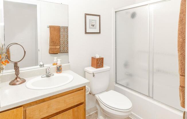 Luxurious Bathrooms at Courtyard at Central Park Apartments, Fresno, 93722