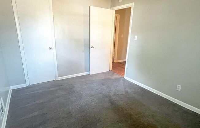 2 beds, 1 bath, 675 sqft, $950, Unit Unit 5