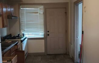 3 beds, 1 bath, $1,050, Unit 1241 - 4