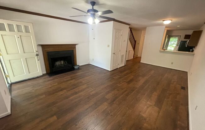 2 bd 2.5 ba townhome