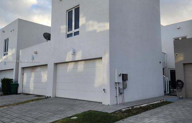 6331 NORTHWEST 105 CT