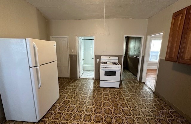 2 beds, 1 bath, 1,158 sqft, $2,000, Unit 425