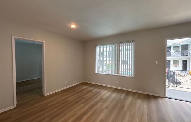 2 beds, 1 bath, 995 sqft, $1,898, Unit 09