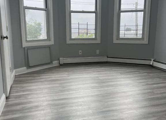 32 VAN CORTLANDT PARK AVE