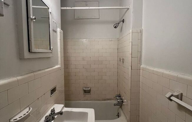 Studio, 1 bath, 467 sqft, $1,250, Unit King Edward Annex  23