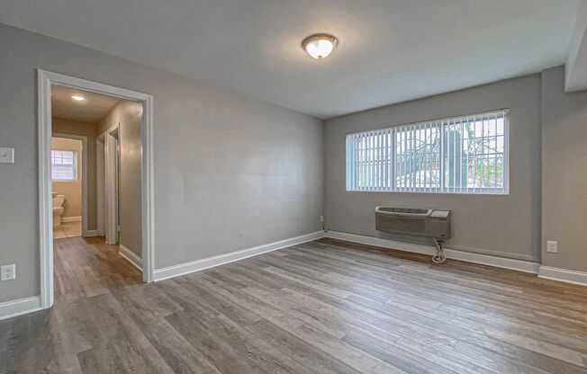 2 beds, 1 bath, 650 sqft, $825, Unit 313-04