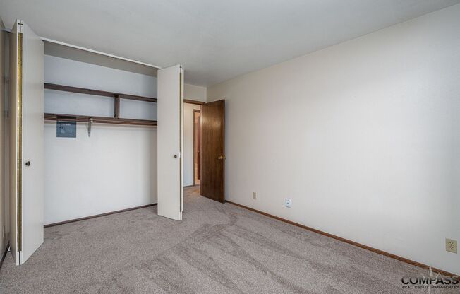 2 beds, 1.5 baths, 884 sqft, $1,275, Unit 101