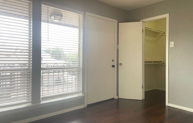 2 beds, 1.5 baths, 900 sqft, $1,595, Unit 220