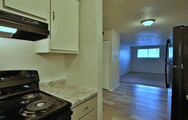 2 beds, 1.5 baths, 920 sqft, $925, Unit 1420 West Glen Avenue Apt 305