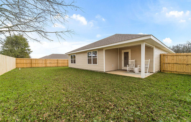 Courtyard With Green Space at Rock Ridge, Pensacola, FL, 32526