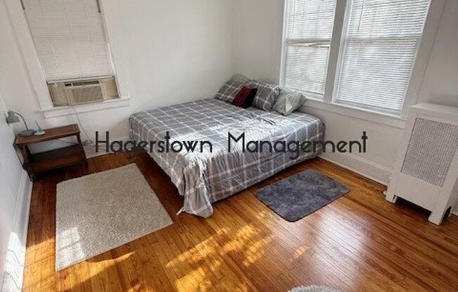 2 beds, 1 bath, $1,250, Unit 1128