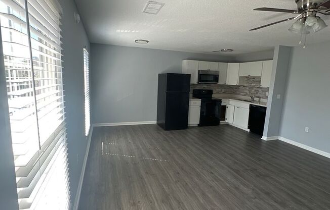 2 beds, 1 bath, $1,165