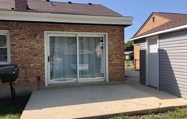 Fresh 3bed/2bath Home Close to Transportation Fenced Backyard