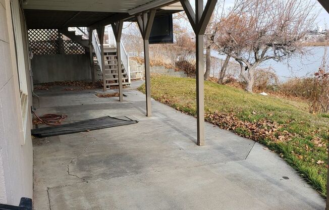 2 Bedroom 1 Bath Lakefront w/all utilities and lawn care included