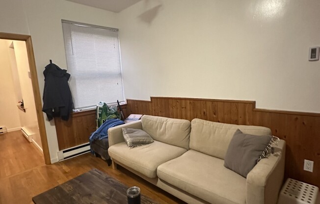 2 beds, 1 bath, $3,400, Unit 3F