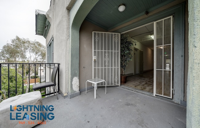 1026 W 22 ST
