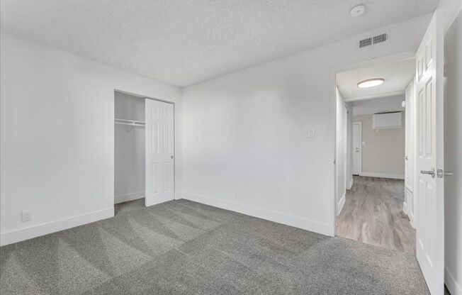 2 beds, 1 bath, 860 sqft, $1,645, Unit 40B