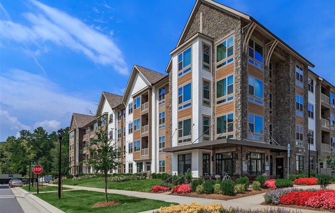 Elegant Exterior View of Berewick Pointe in Charlotte Apartments