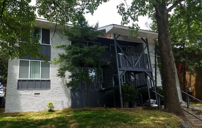 2 beds, 1 bath, 850 sqft, $950, Unit Apt D