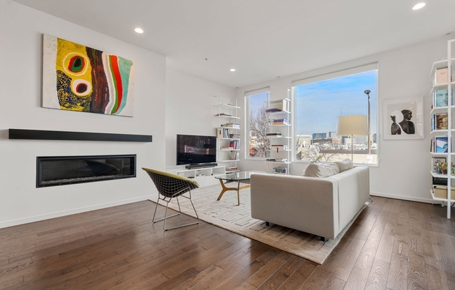 519 E 1 ST