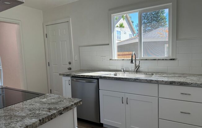 3 beds, 1 bath, $2,175, Unit 1048 Warner Ave