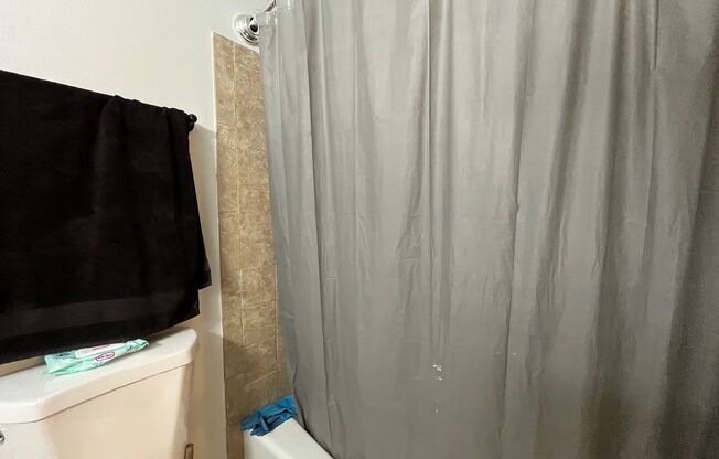 1 bed, 1 bath, $1,095, Unit 112