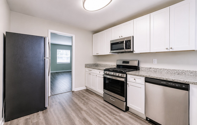 2 beds, 1 bath, 850 sqft, $1,100, Unit 00-F3
