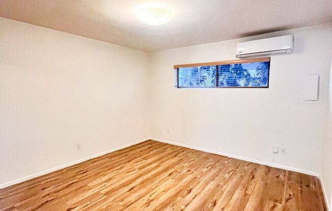 2 beds, 1 bath, $2,695, Unit 3