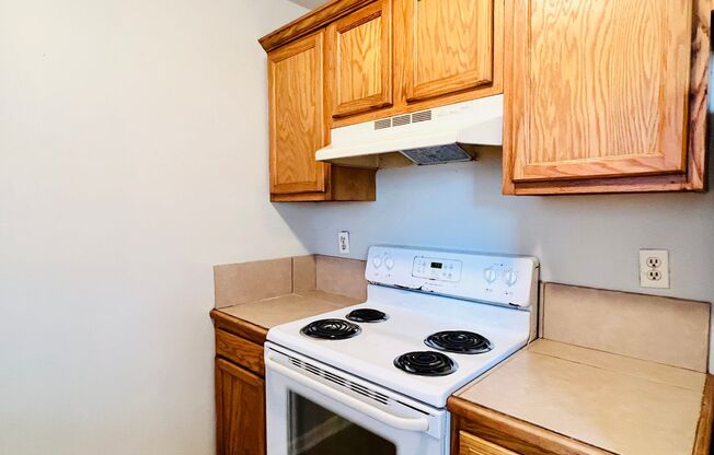 2 beds, 1.5 baths, 900 sqft, $850, Unit Apt A