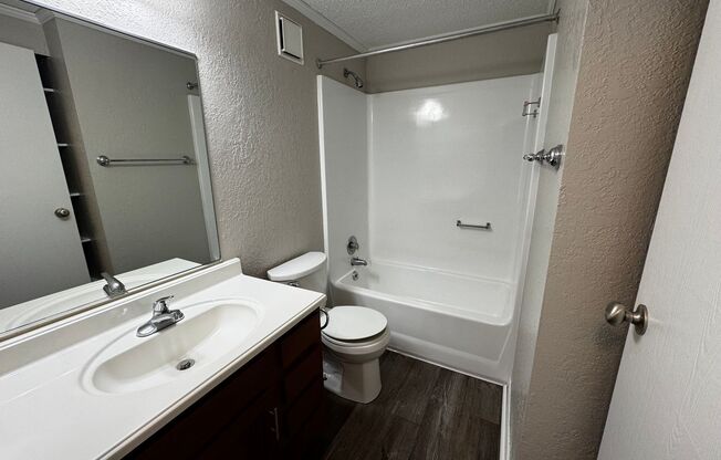 1 bed, 1 bath, 634 sqft, $899, Unit 1833 AW