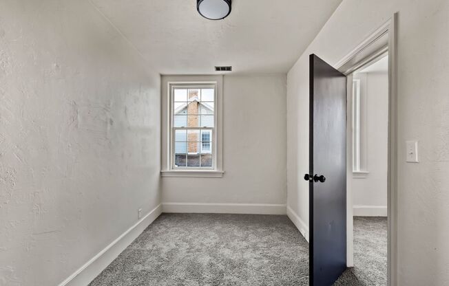 2 beds, 1 bath, 800 sqft, $949, Unit 111 W Lincoln Ave #21