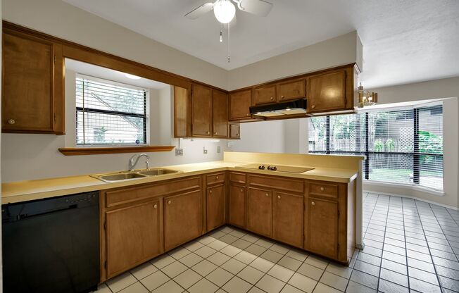 4 bedroom home conveniently located in The Woodlands