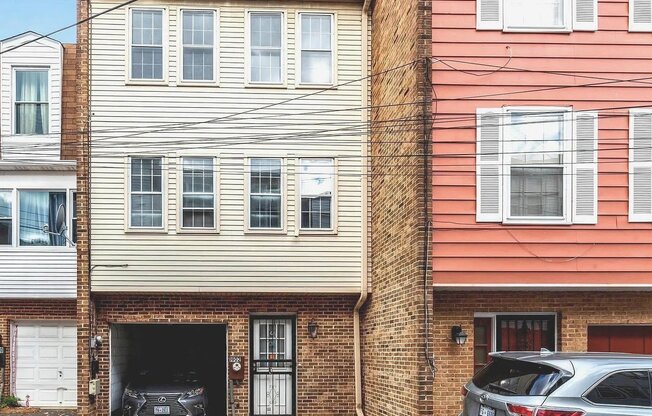 1902 CURTIS CT SE