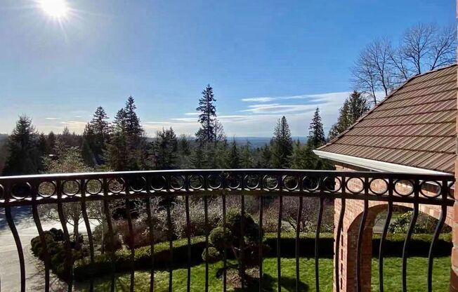 6 beds, 5.5 baths, $9,000