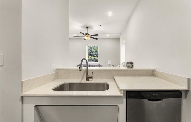 2 beds, 2 baths, 950 sqft, $2,600, Unit 127