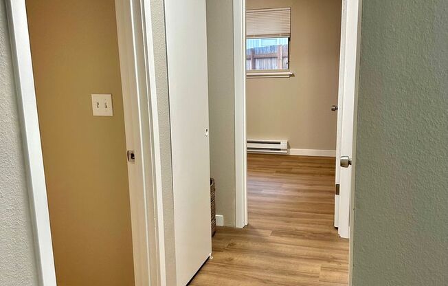 2 beds, 1 bath, 886 sqft, $1,800, Unit D