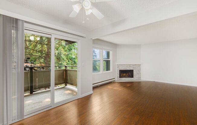 Remodeled Sunny 2 Bedroom minutes from Microsoft